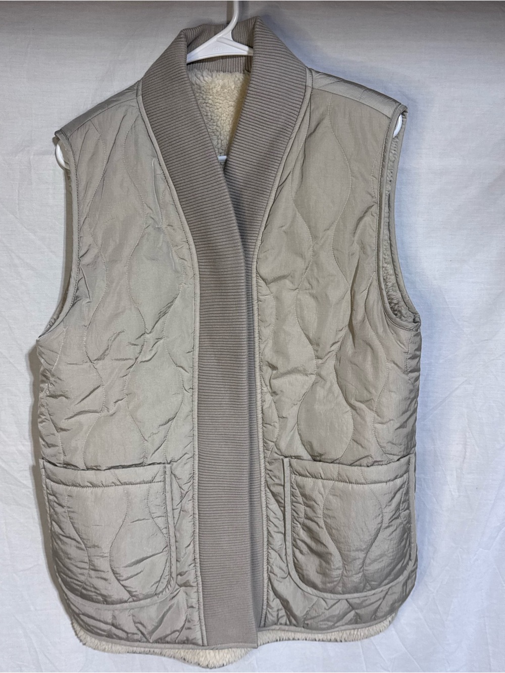 Varley Quilted Shawl-Collar Vest - Light Taupe